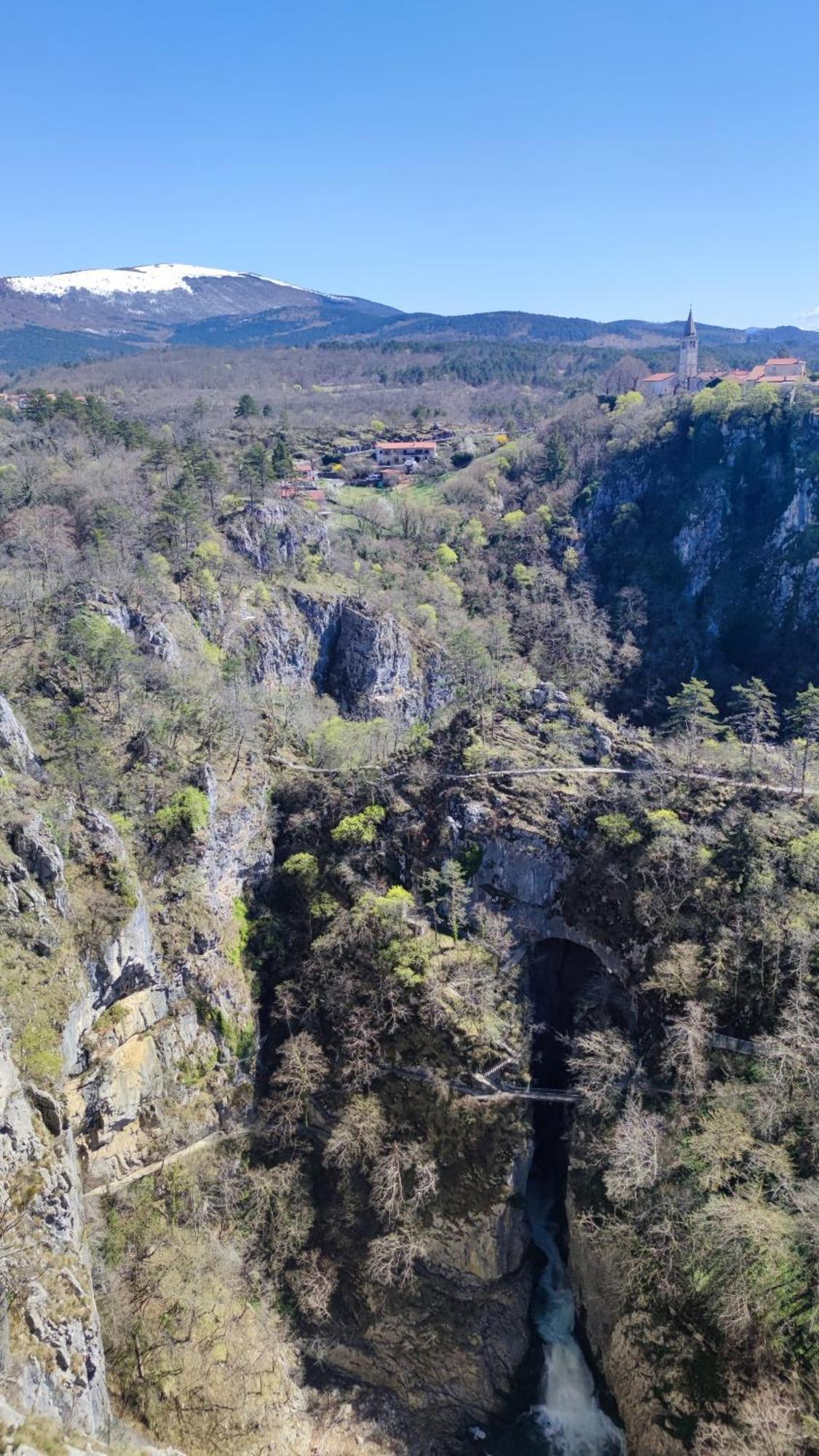 Apartma Jezevi Sezana Bagian luar foto